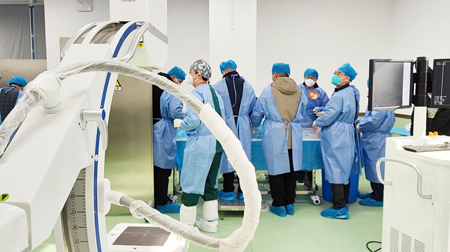 UBE腰椎管减压术和椎间融合术实操训练营，普爱C形臂全程护航